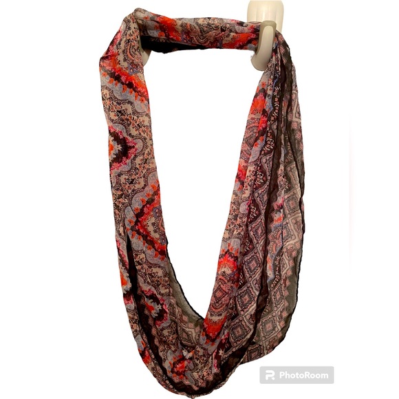 Ardene infinity scarf o/s - with design - Picture 1 of 6